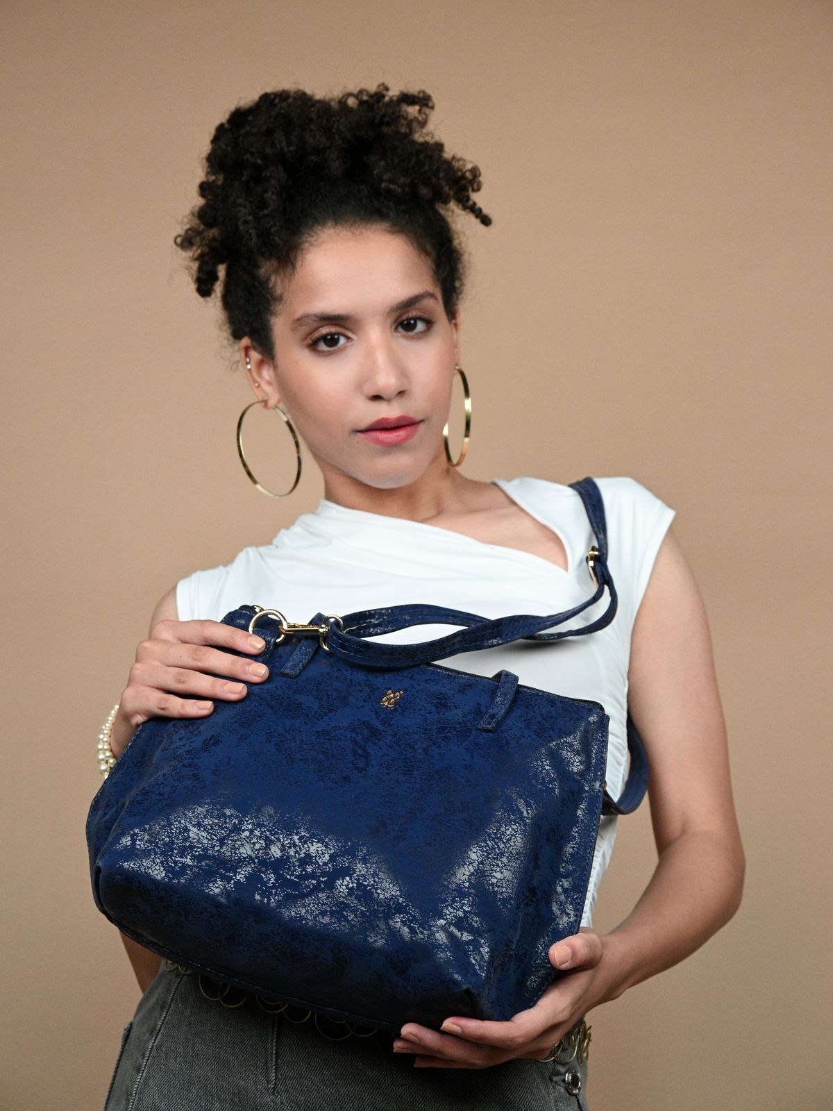 Toster 3T5 Blue Medium Tote Bags