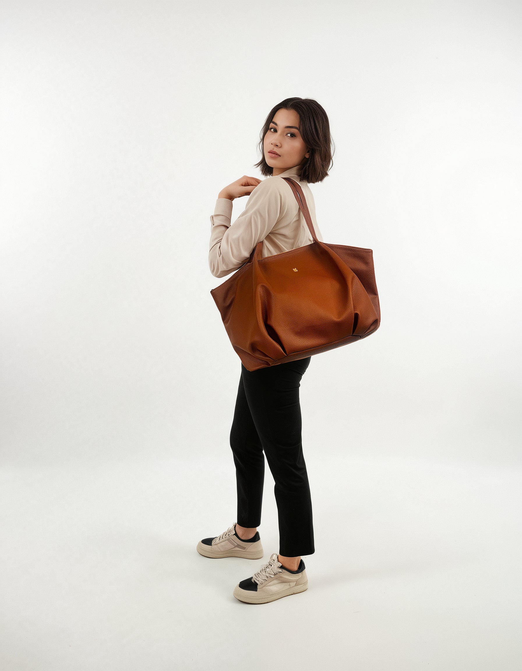 Taha Tan Oversize Bags