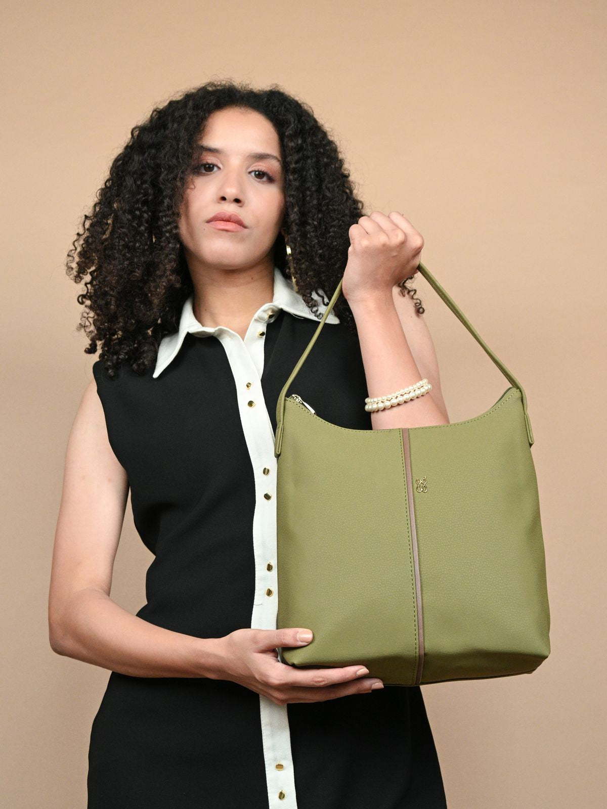 Naver 3T5 Green Medium Hobo Bags